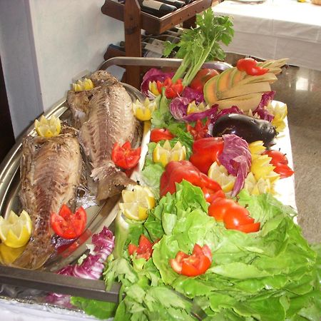 鲁马酒店 马里纳迪马萨 外观 照片
