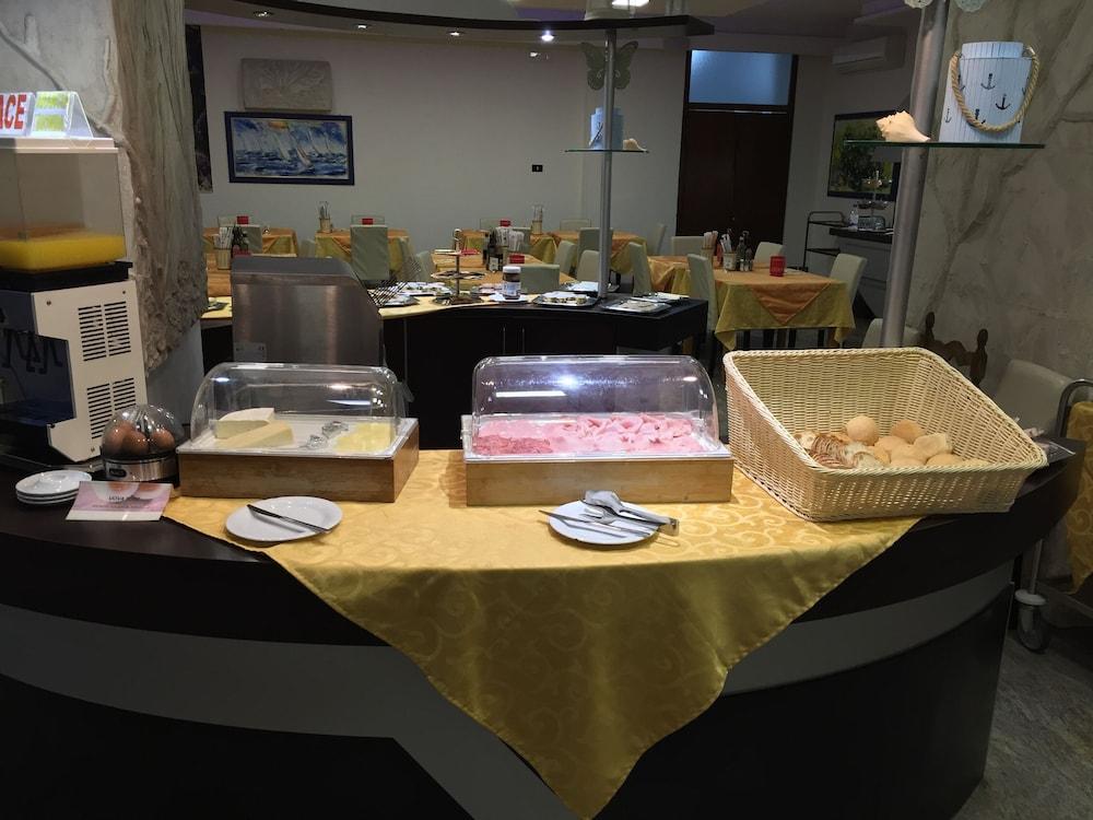 鲁马酒店 马里纳迪马萨 外观 照片