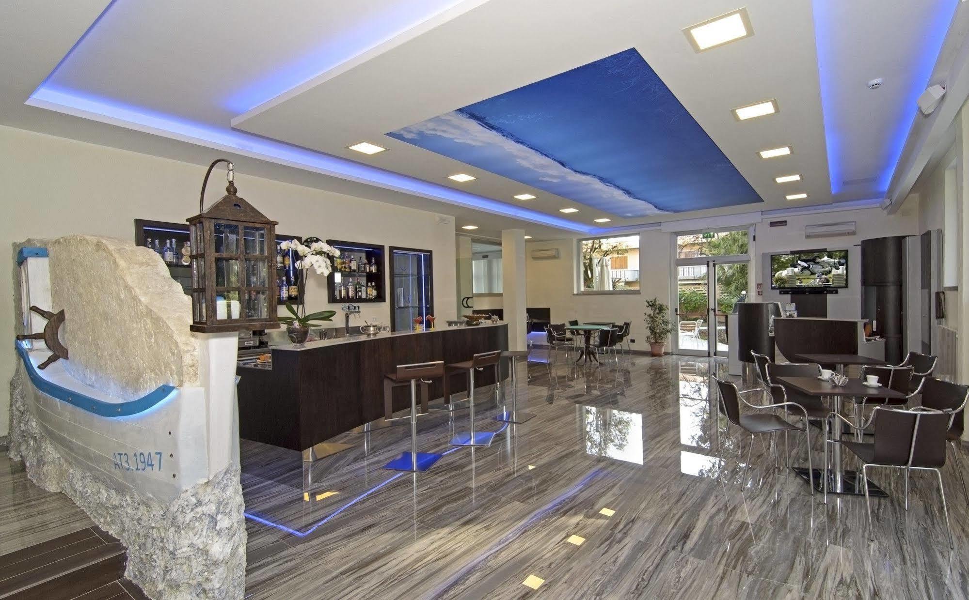 鲁马酒店 马里纳迪马萨 外观 照片