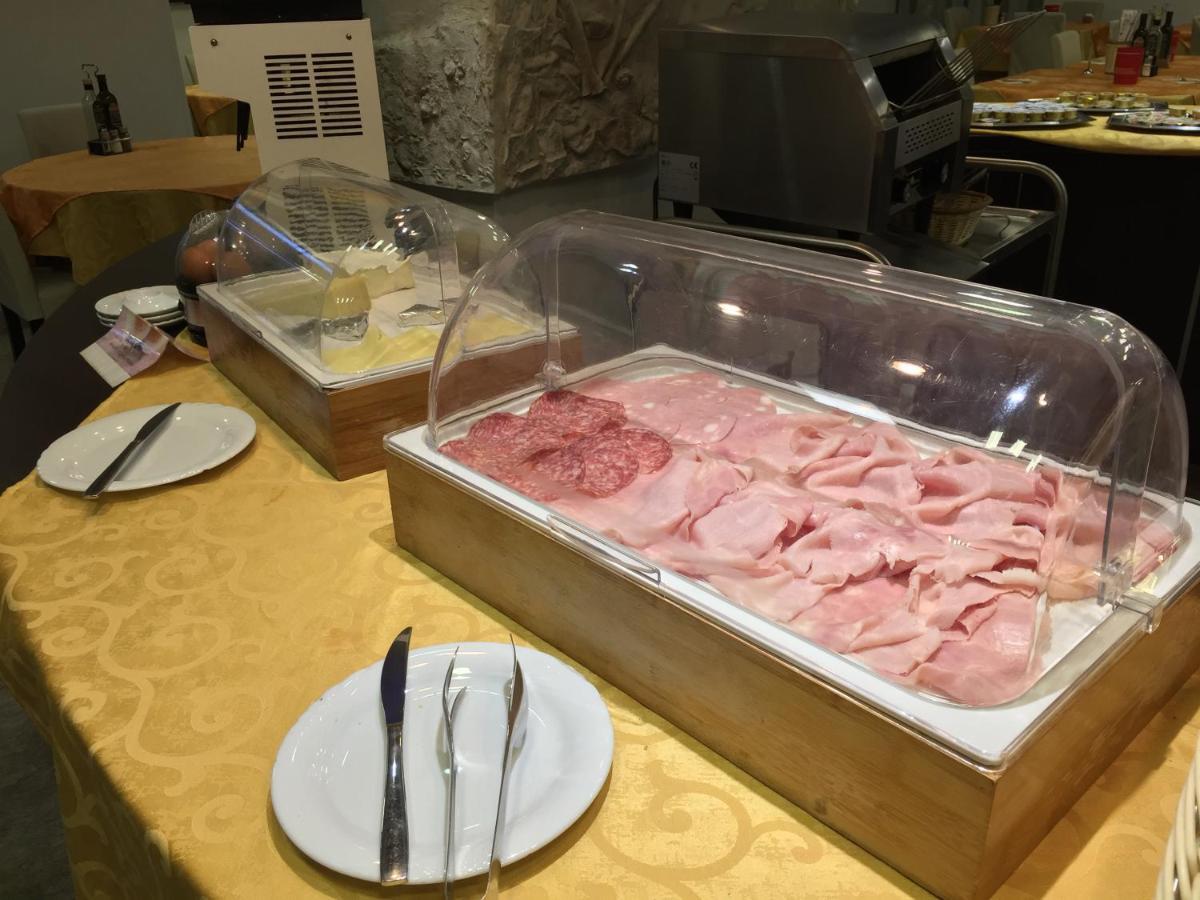 鲁马酒店 马里纳迪马萨 外观 照片