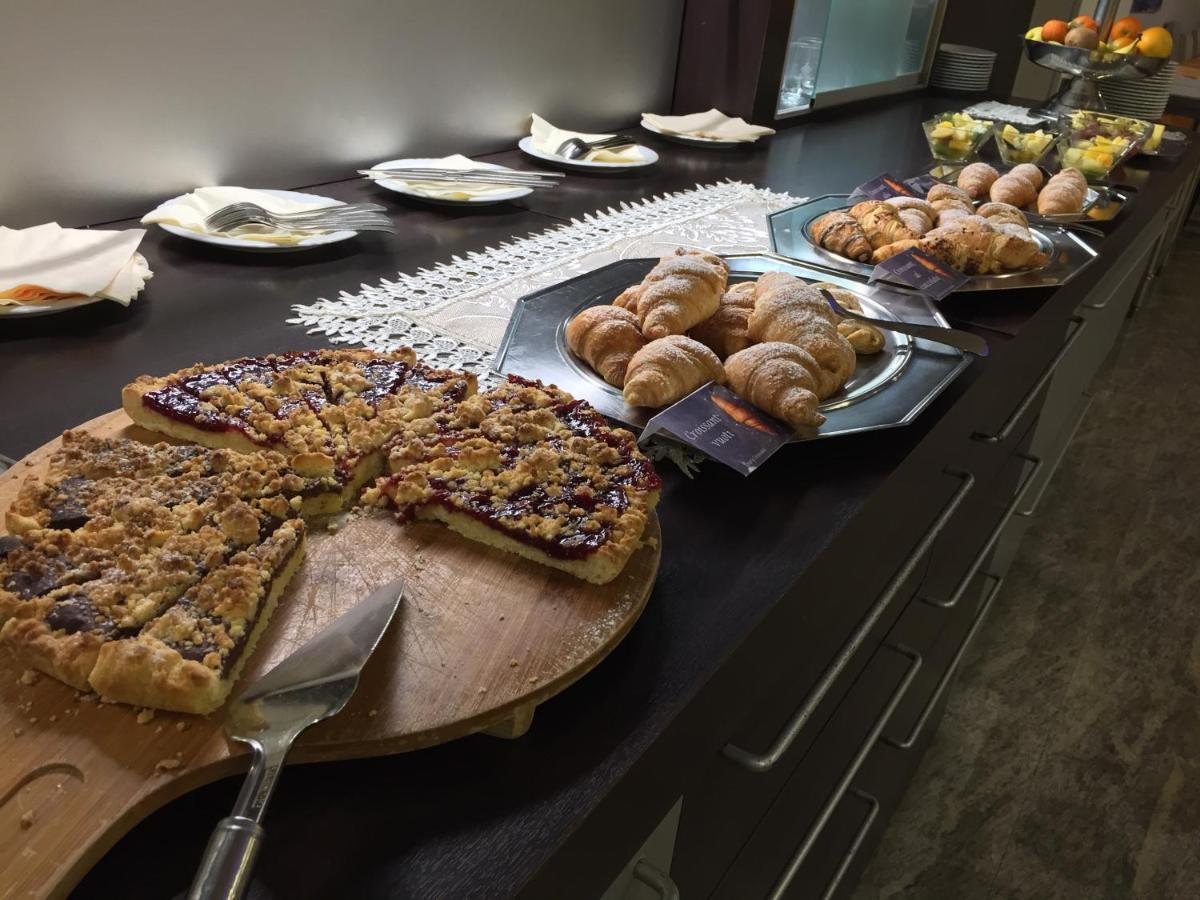 鲁马酒店 马里纳迪马萨 外观 照片