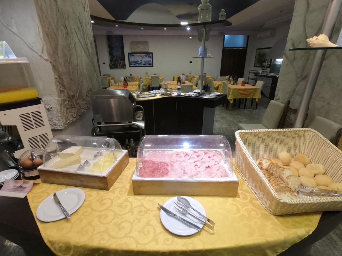 鲁马酒店 马里纳迪马萨 外观 照片